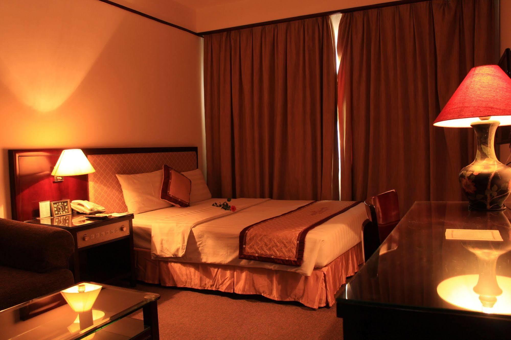 Capital Garden Hotel Ханой Экстерьер фото